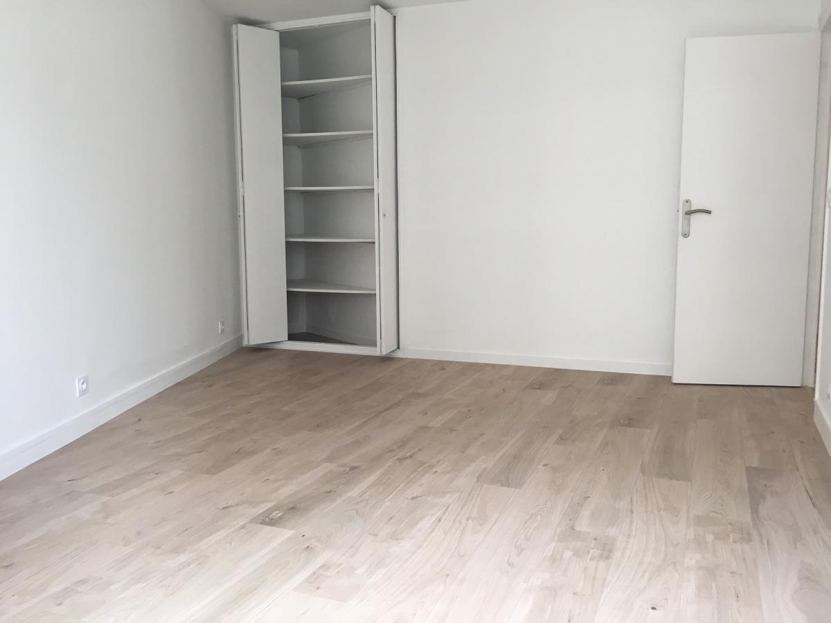 Paris XIVème  Alésia, Grand  2 Pièces avec Balcon