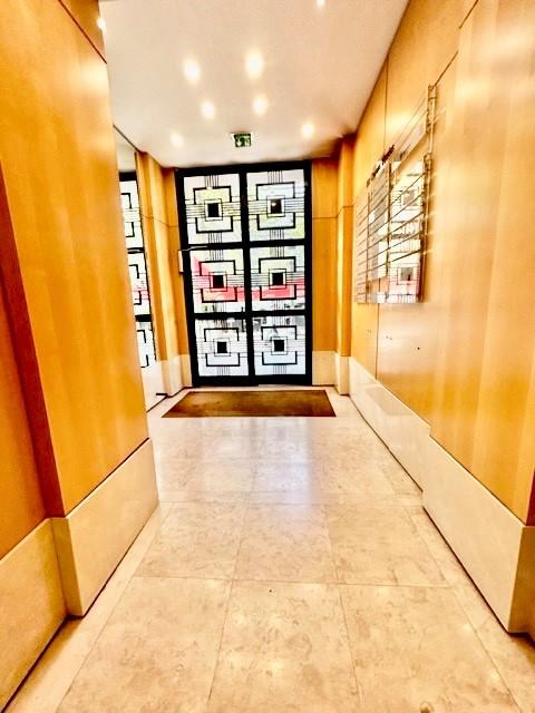 A LOUER STUDIO 34.18m² PARIS VIIIème GEORGES V . REFAIT NEUF 