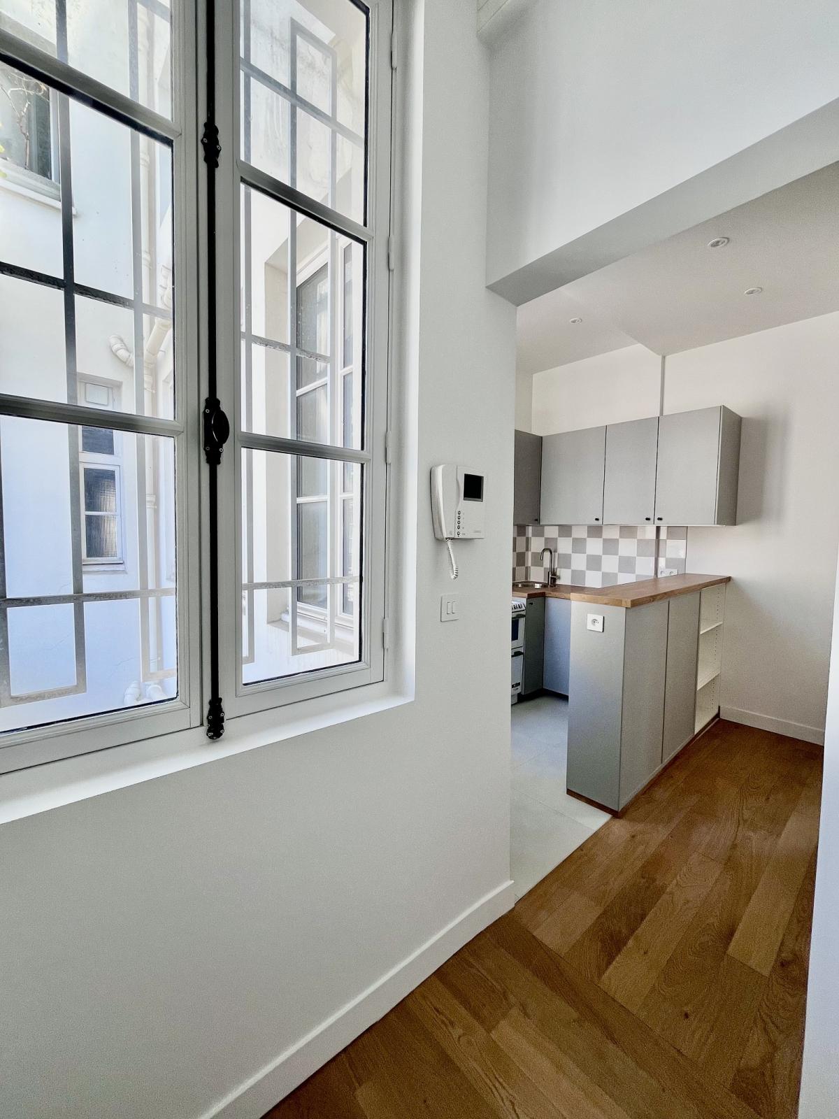 A LOUER STUDIO 34.18m² PARIS VIIIème GEORGES V . REFAIT NEUF 