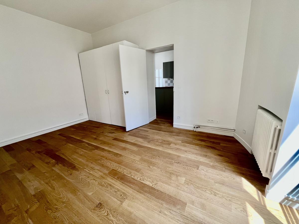 A LOUER STUDIO 34.18m² PARIS VIIIème GEORGES V . REFAIT NEUF 