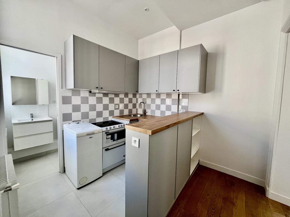 A LOUER STUDIO 34.18m² PARIS VIIIème GEORGES V . REFAIT NEUF 