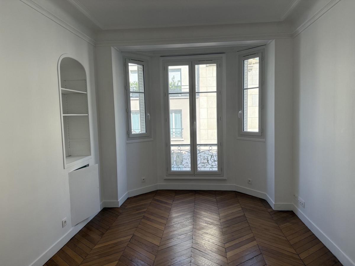 A LOUER 2 PIECES 45.6m²  PARIS XVème REFAIT NEUF