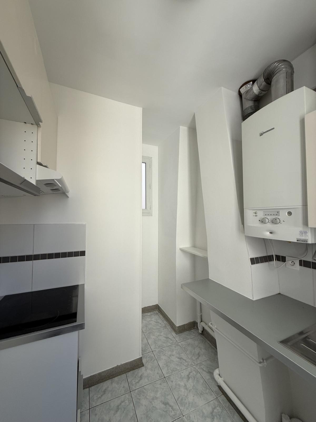 A LOUER 2 PIECES 45.6m²  PARIS XVème REFAIT NEUF