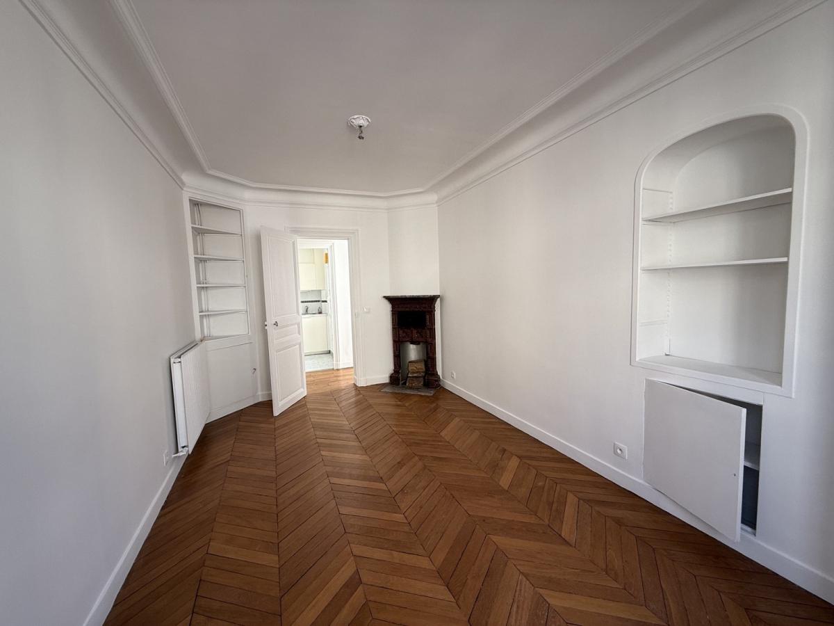 A LOUER 2 PIECES 45.6m²  PARIS XVème REFAIT NEUF