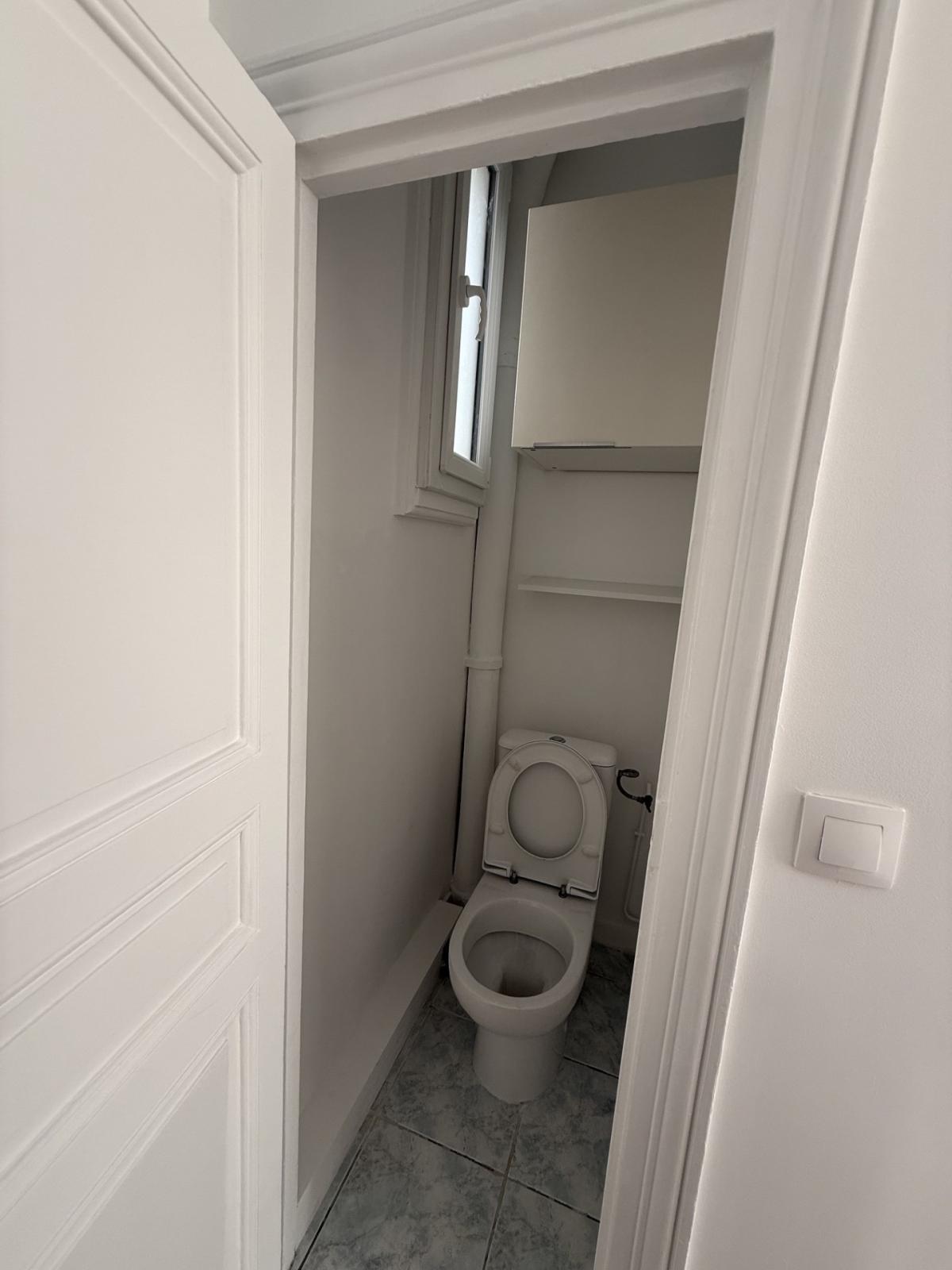 A LOUER 2 PIECES 45.6m²  PARIS XVème REFAIT NEUF