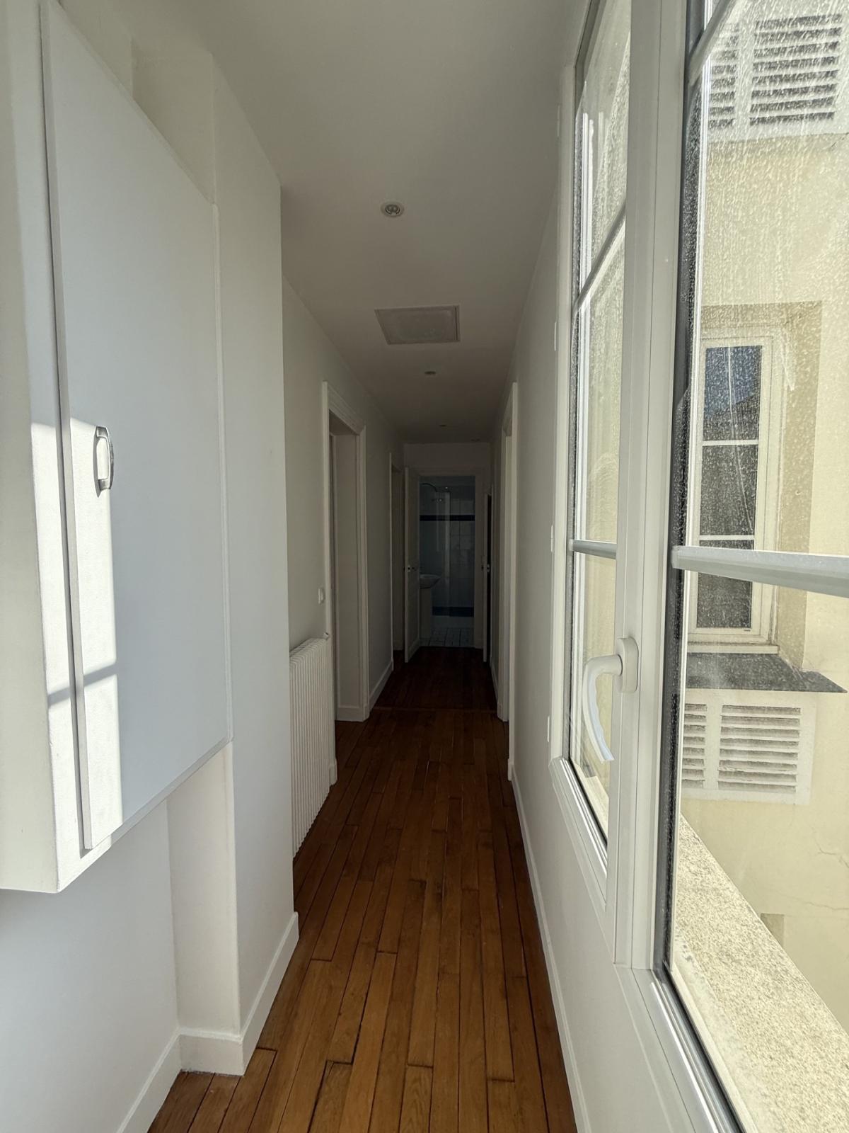 A LOUER 2 PIECES 45.6m²  PARIS XVème REFAIT NEUF