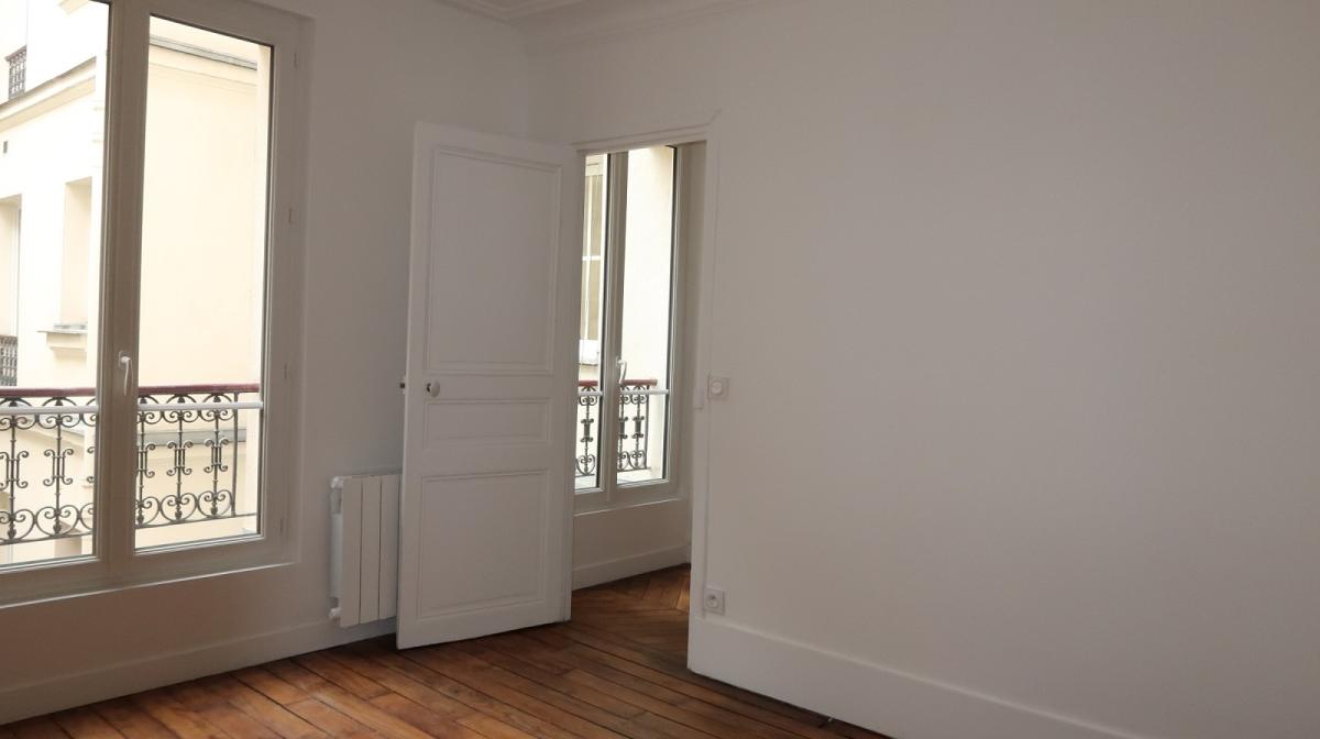 Paris XVIIIème Métro Anvers, 2 Pièces de 31,57 m²