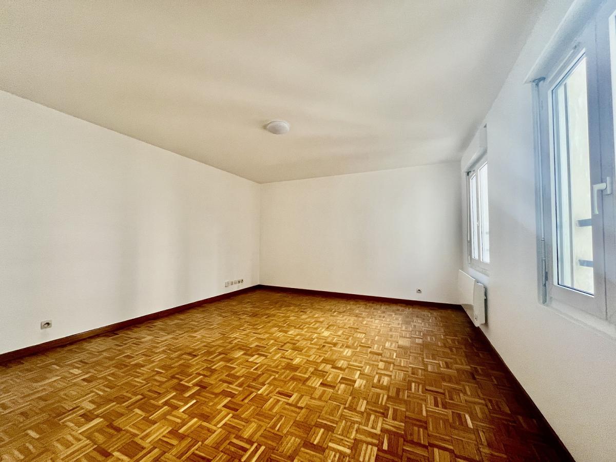 Paris 9ème, 2 pièces avec parking en sus +165 EUR