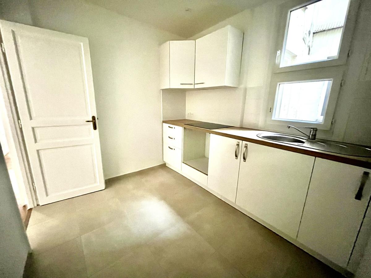 A LOUER 47.22m²  Paris VIIème  SEVRES VANEAU