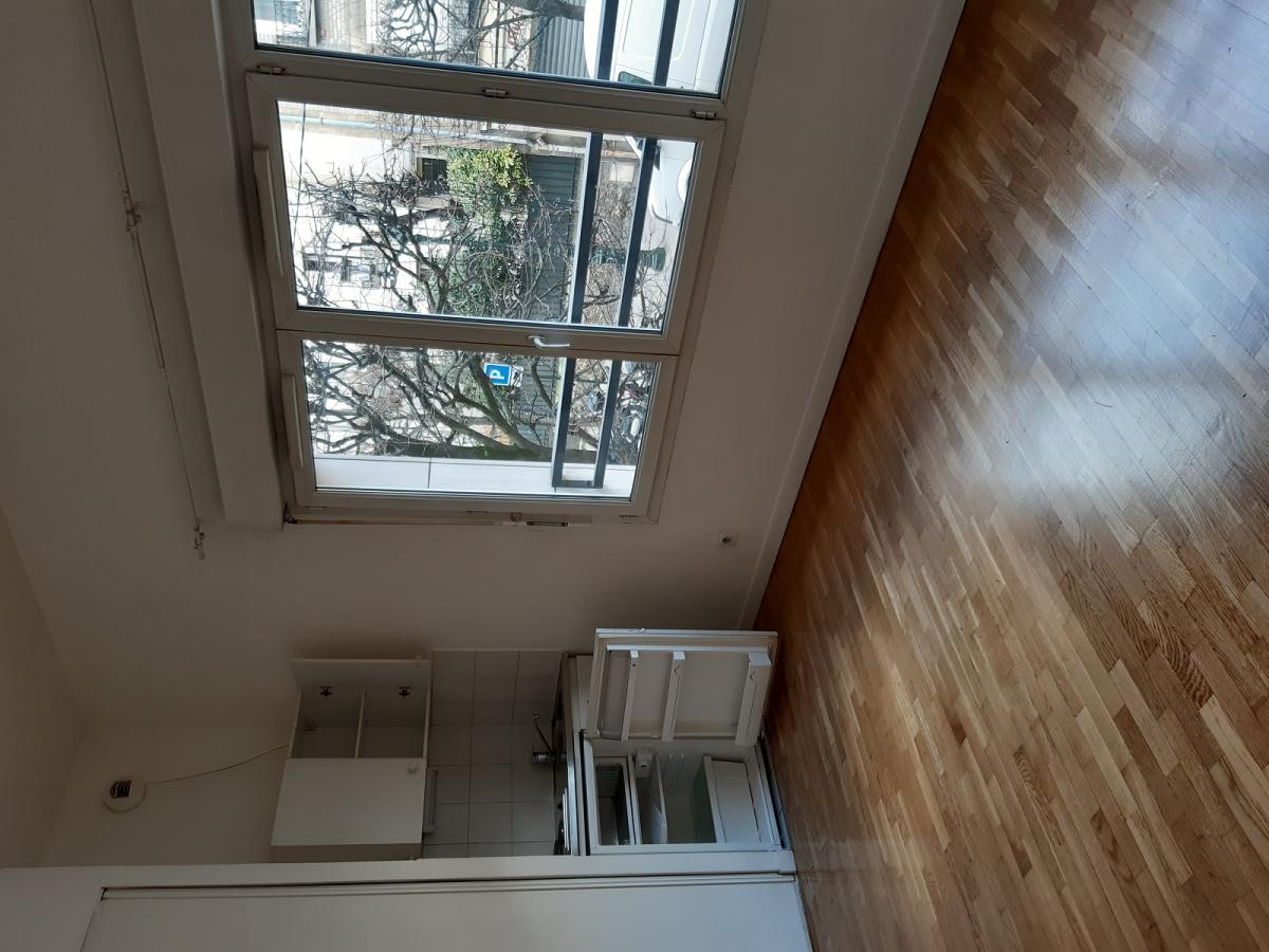 A LOUER STUDIO 22m² AVEC BALCON PARKING ET CAVE 