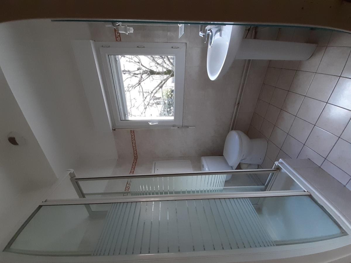 A LOUER STUDIO 22m² AVEC BALCON PARKING ET CAVE 