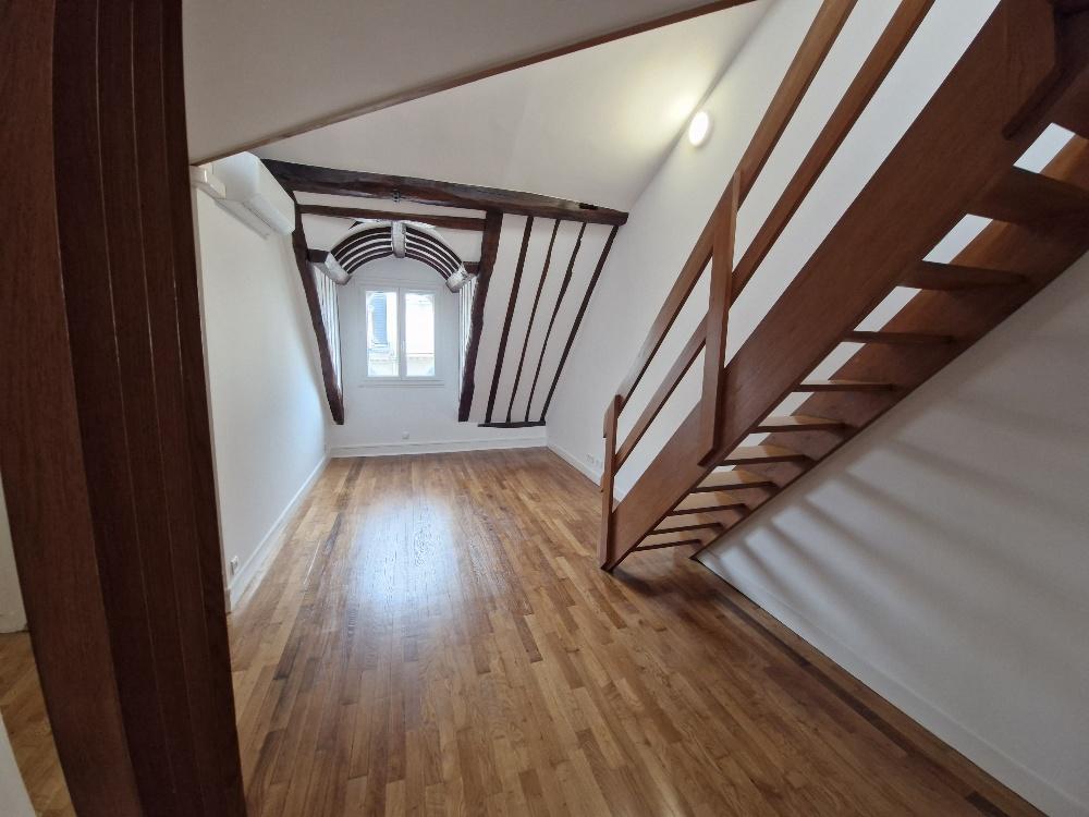 A LOUER 2 Pièces PARIS IXème 53.90m² au Sol- 41.94m² LOI BOUTIN. REFAIT NEUF  