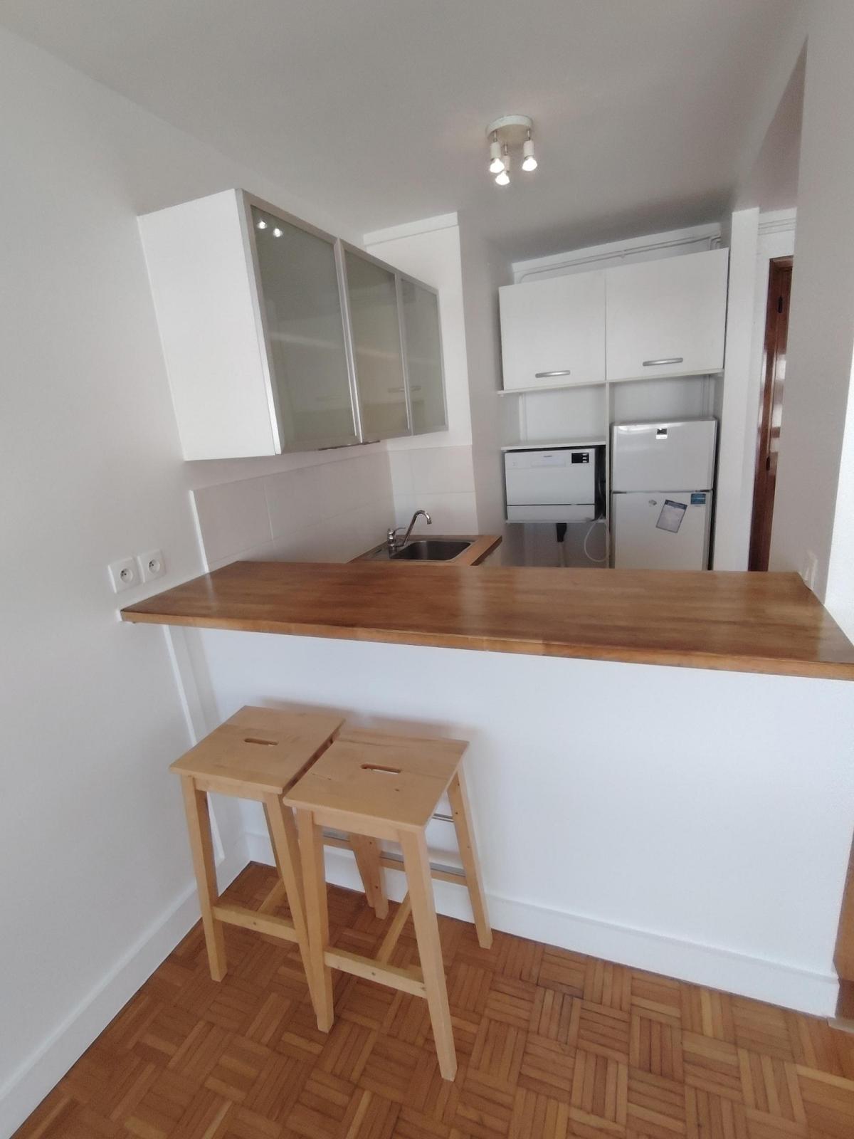 A LOUER STUDIO  PARIS XVème 29,74m² BALCON