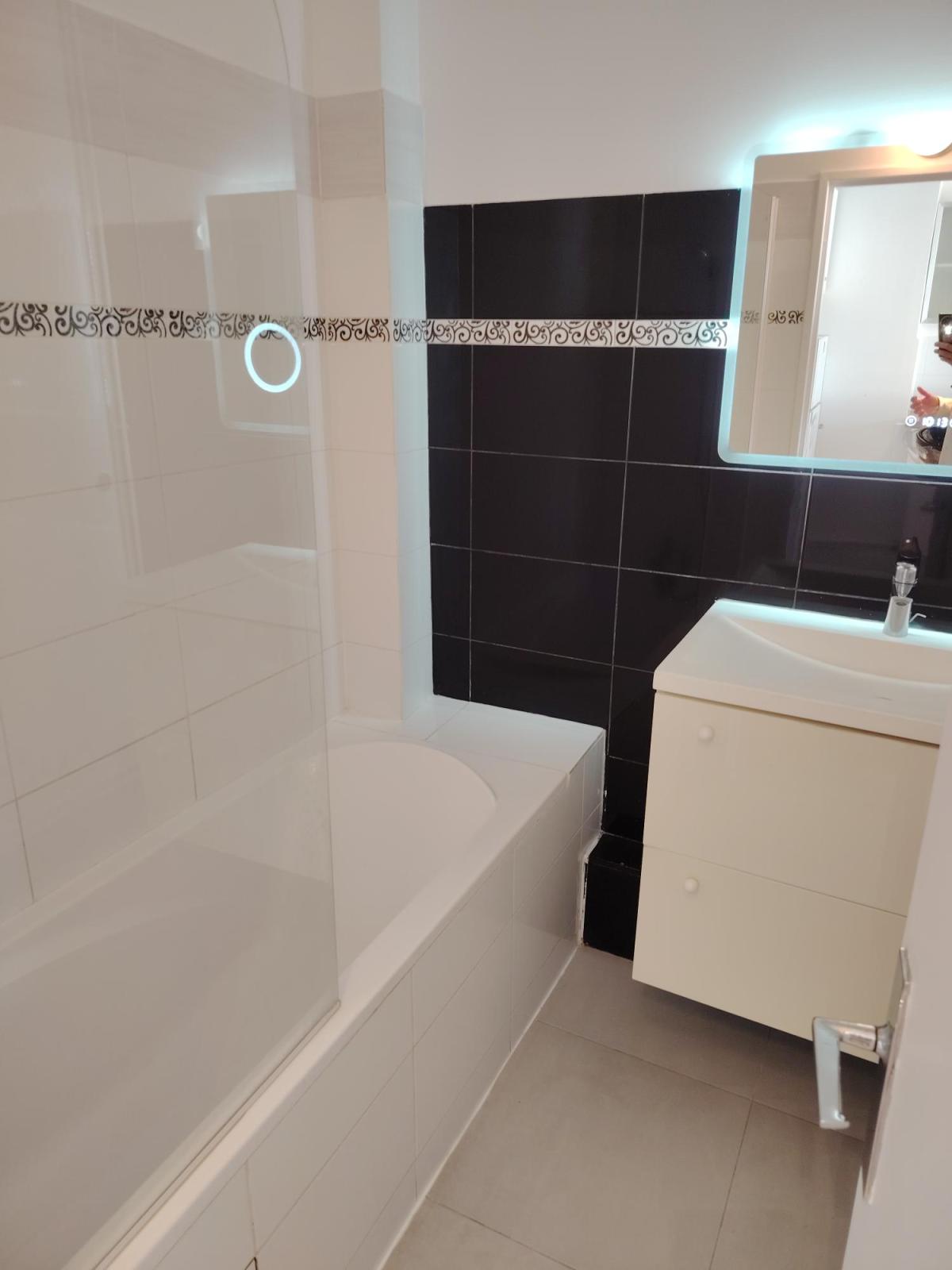 A LOUER STUDIO  PARIS XVème 29,74m² BALCON