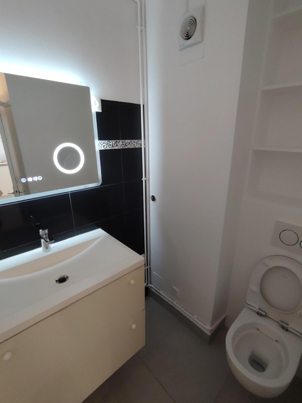 A LOUER STUDIO  PARIS XVème 29,74m² BALCON