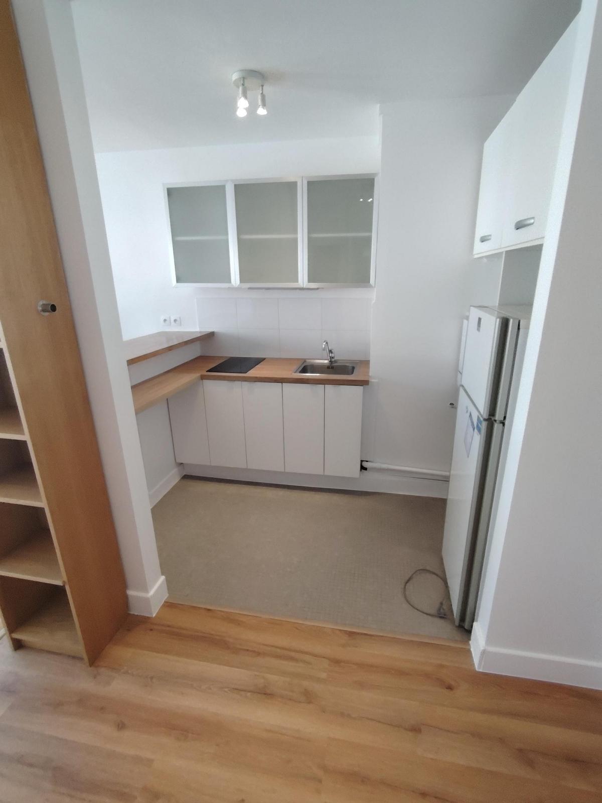 A LOUER STUDIO  PARIS XVème 29,74m² BALCON
