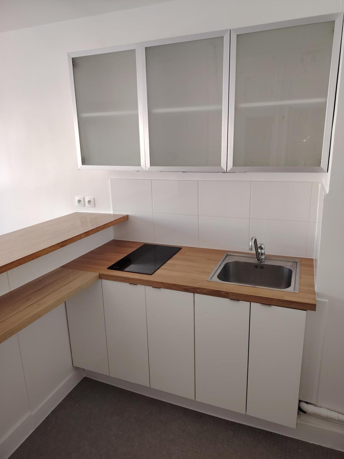 A LOUER STUDIO  PARIS XVème 29,74m² BALCON