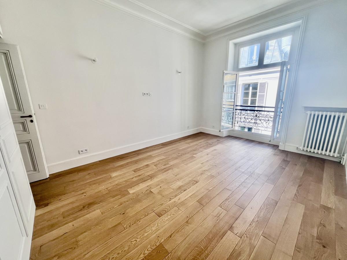 A LOUER 4 Pièces 120.6m² PARIS VIIIème. CHAMPS ELYSEES. REFAIT NEUF