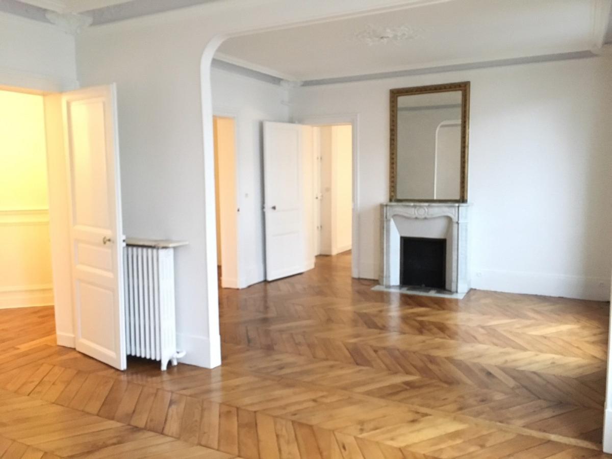 A LOUER PARIS XVIIème  3 Pièces 