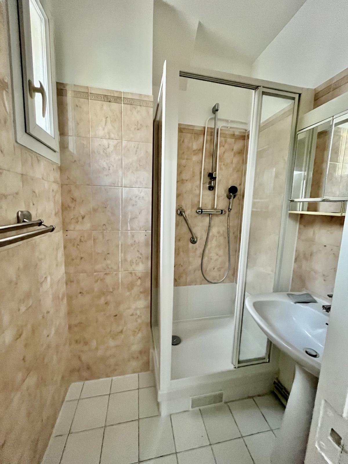 A LOUER 2 PIECES 35m² Paris XVème Quartier Charles Michel
