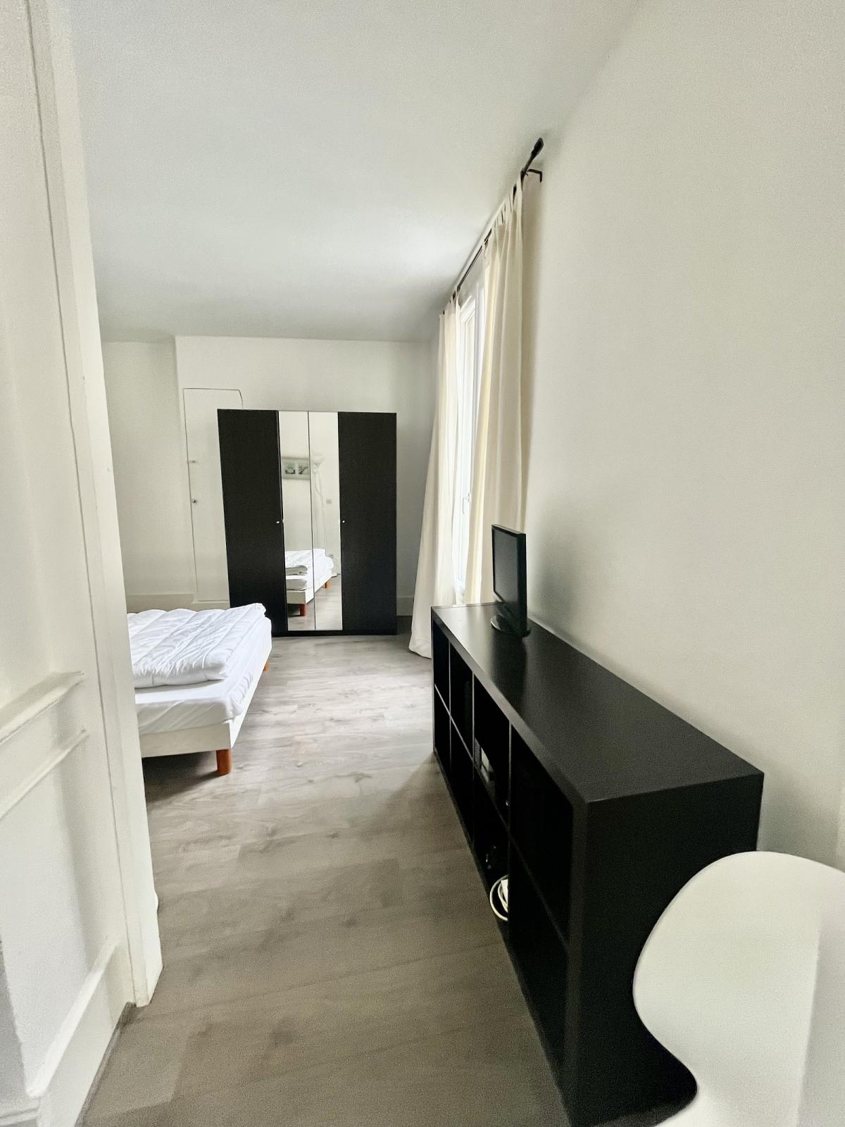 A LOUER EN MEUBLE 2 Pièces 43.27m²  PARIS  1er Rue Saint Honoré, PALAIS ROYAL
