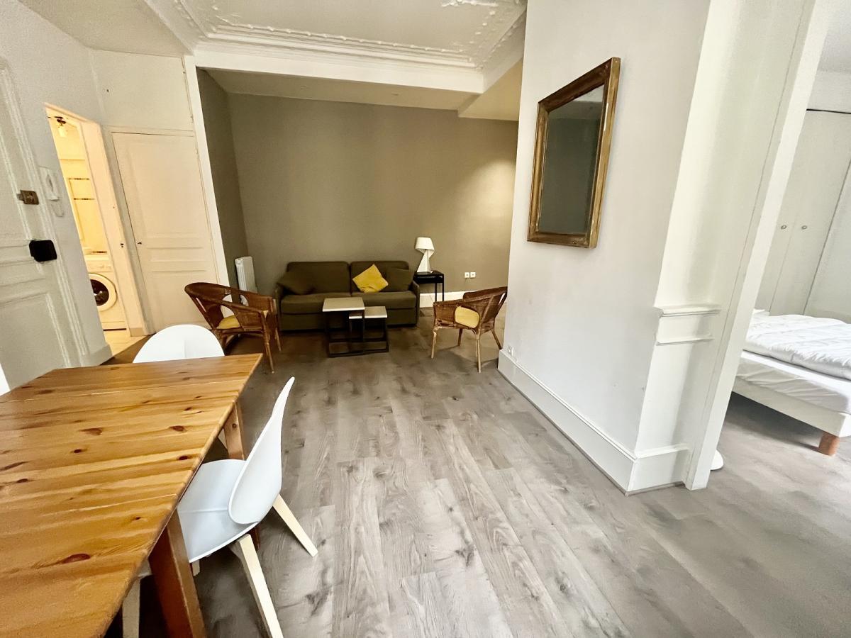 A LOUER EN MEUBLE 2 Pièces 43.27m²  PARIS  1er Rue Saint Honoré, PALAIS ROYAL