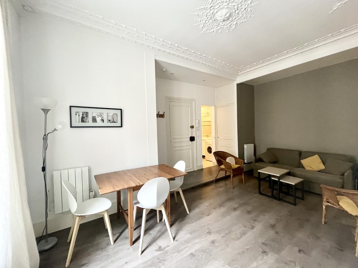 A LOUER EN MEUBLE 2 Pièces 43.27m²  PARIS  1er Rue Saint Honoré, PALAIS ROYAL