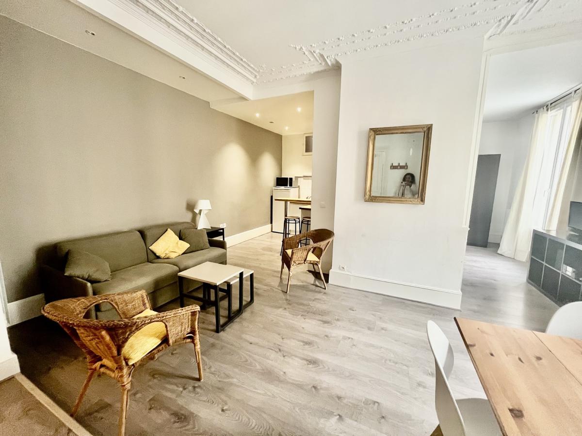 A LOUER EN MEUBLE 2 Pièces 43.27m²  PARIS  1er Rue Saint Honoré, PALAIS ROYAL
