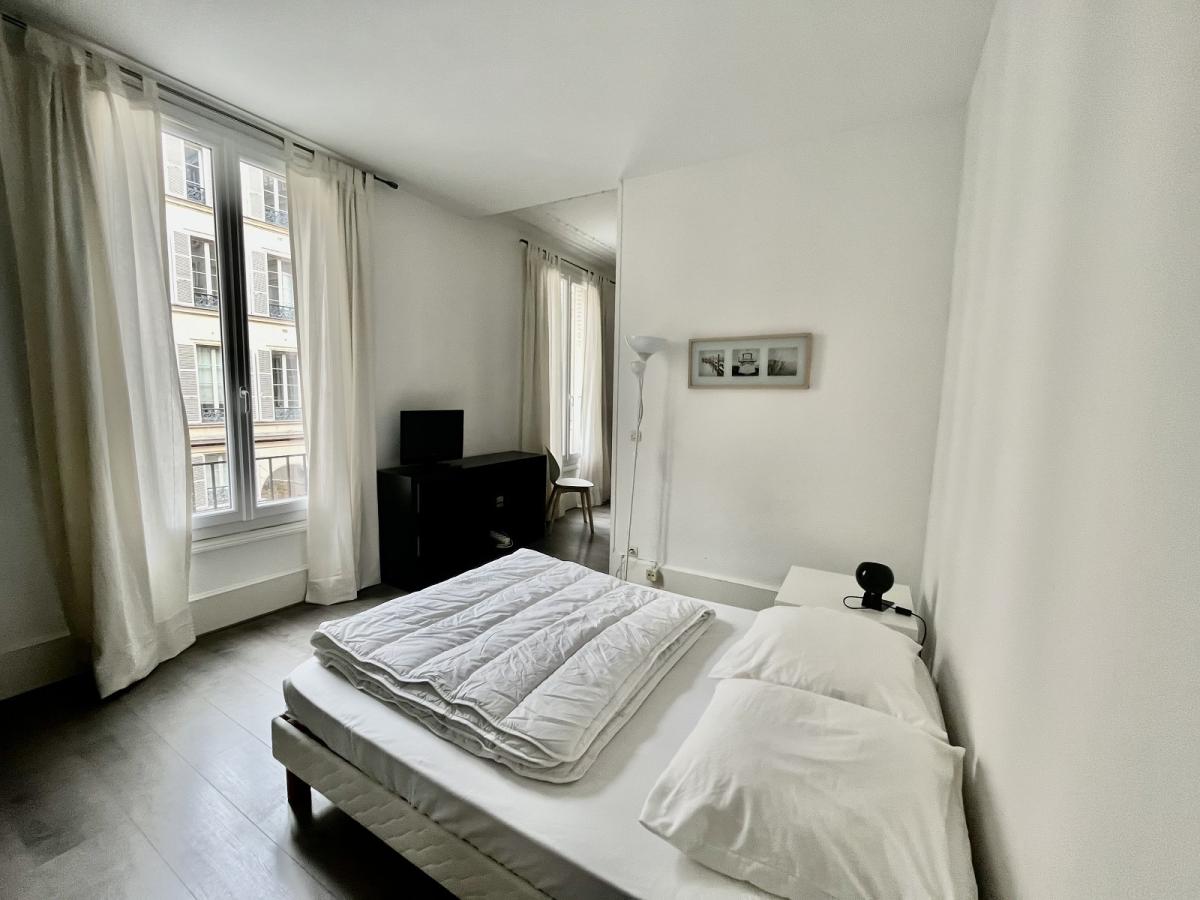 A LOUER EN MEUBLE 2 Pièces 43.27m²  PARIS  1er Rue Saint Honoré, PALAIS ROYAL