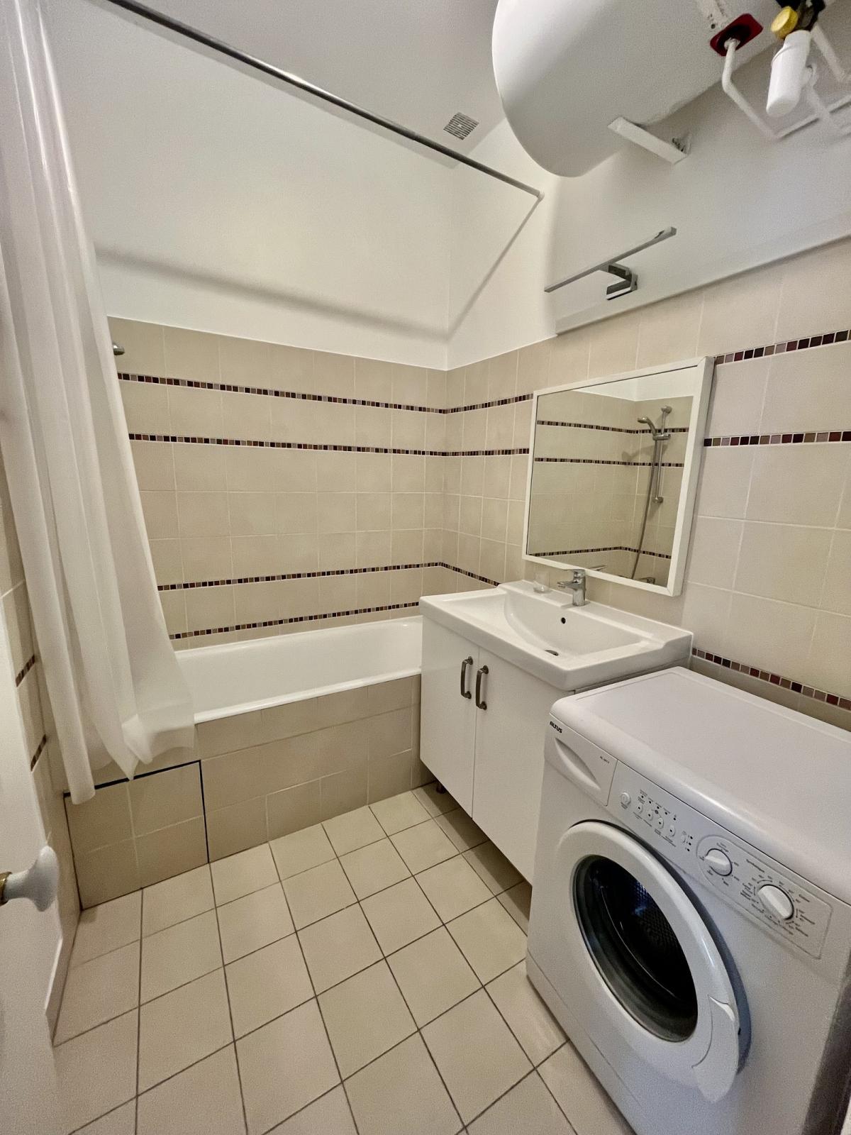 A LOUER EN MEUBLE 2 Pièces 43.27m²  PARIS  1er Rue Saint Honoré, PALAIS ROYAL