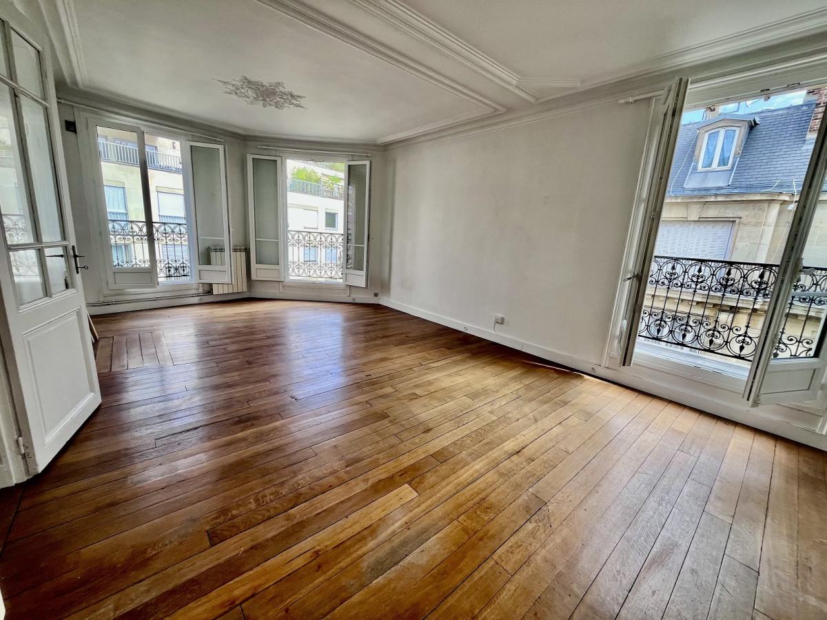 A LOUER 2P PARIS XVIIème 64M² AVEC BALCON FILANT PARC MONCEAU  