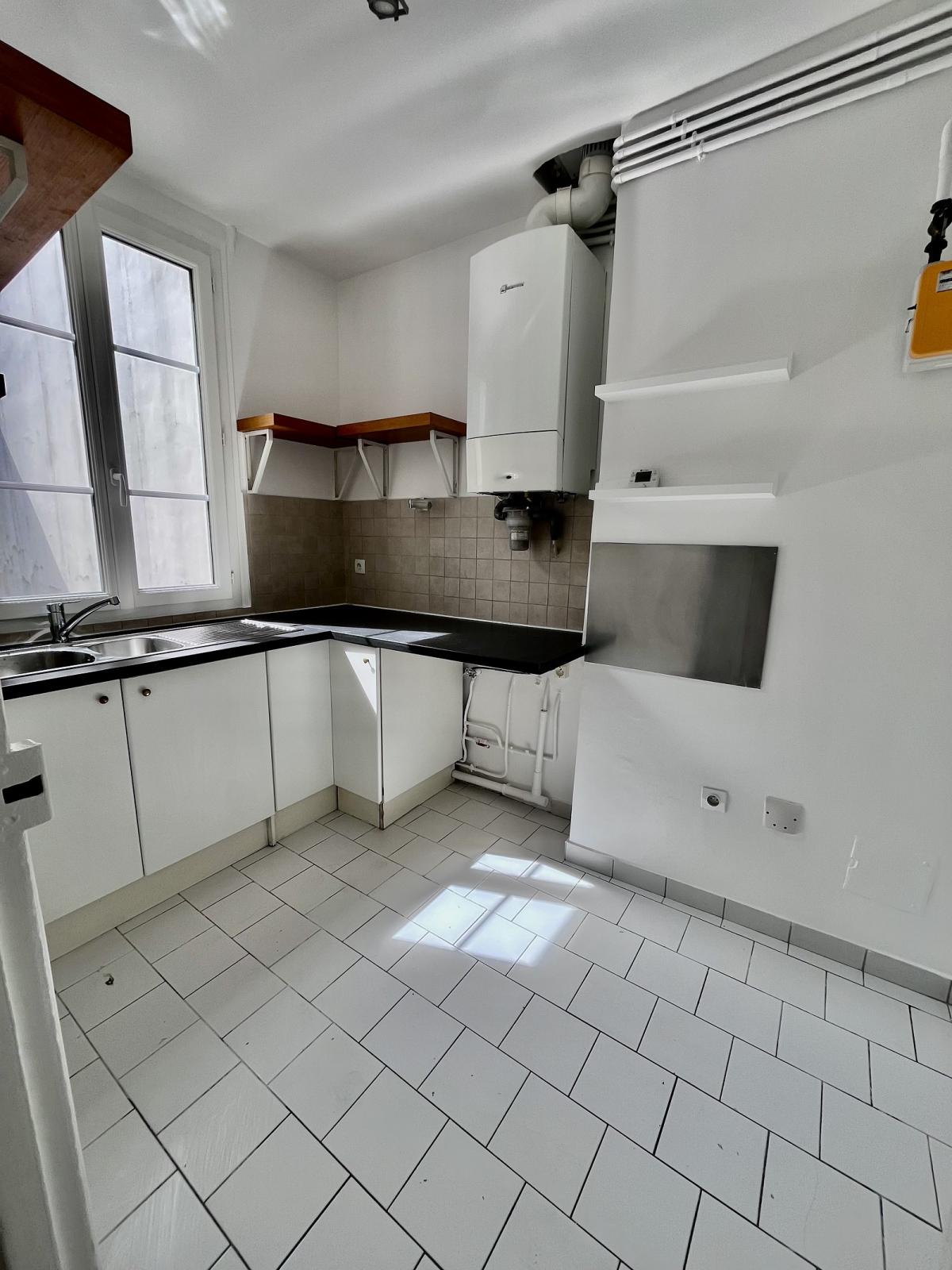 A LOUER 2P PARIS XVIIème 64M² AVEC BALCON FILANT PARC MONCEAU  