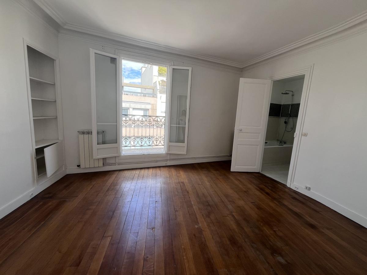 A LOUER 2P PARIS XVIIème 64M² AVEC BALCON FILANT PARC MONCEAU  