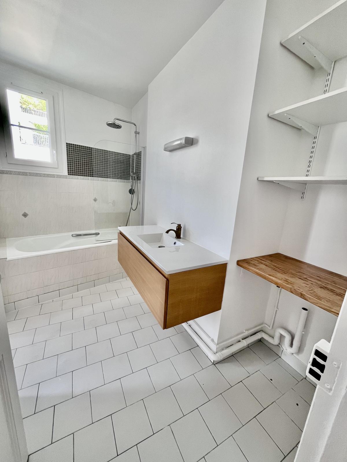 A LOUER 2P PARIS XVIIème 64M² AVEC BALCON FILANT PARC MONCEAU  