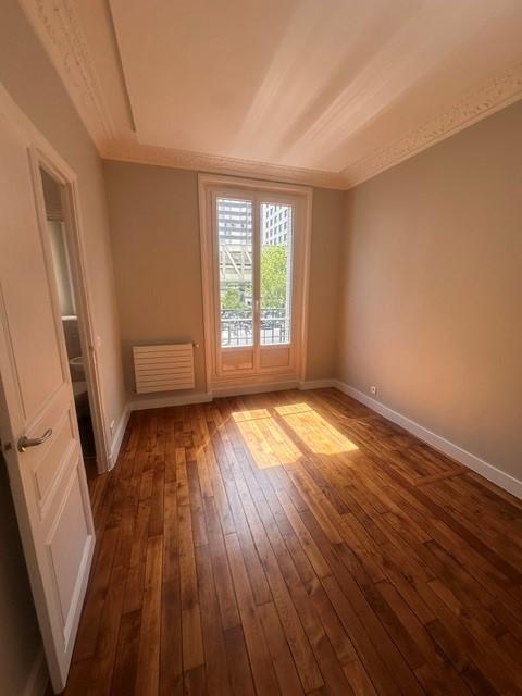 Paris XVème, Métro Bir Hakeim, Grand 3 Pièces de 81,54m²