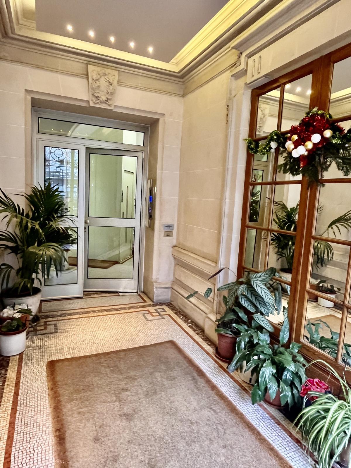 Paris XVème, Métro Bir Hakeim, Grand 3 Pièces de 81,54m²