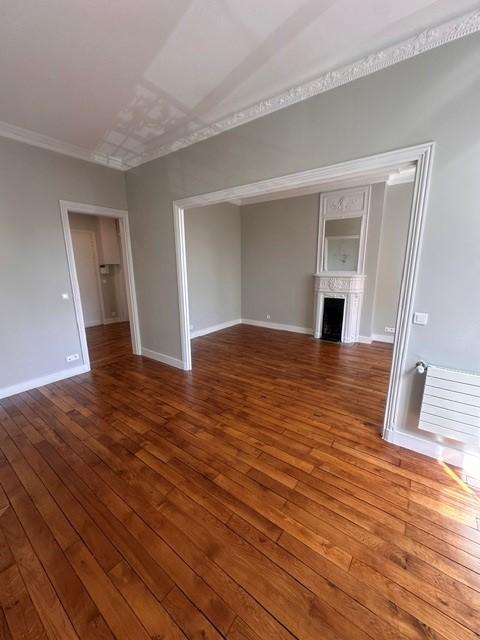 Paris XVème, Métro Bir Hakeim, Grand 3 Pièces de 81,54m²