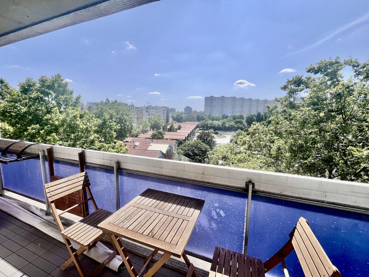 A LOUER STUDIO PARIS XVème avec BALCON CAVE ET PARKING