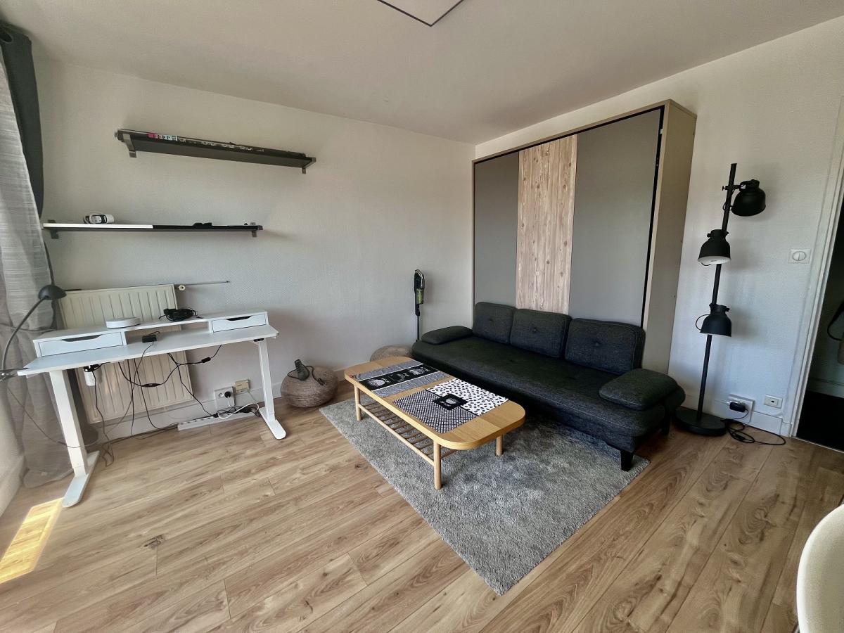 A LOUER STUDIO PARIS XVème avec BALCON CAVE ET PARKING