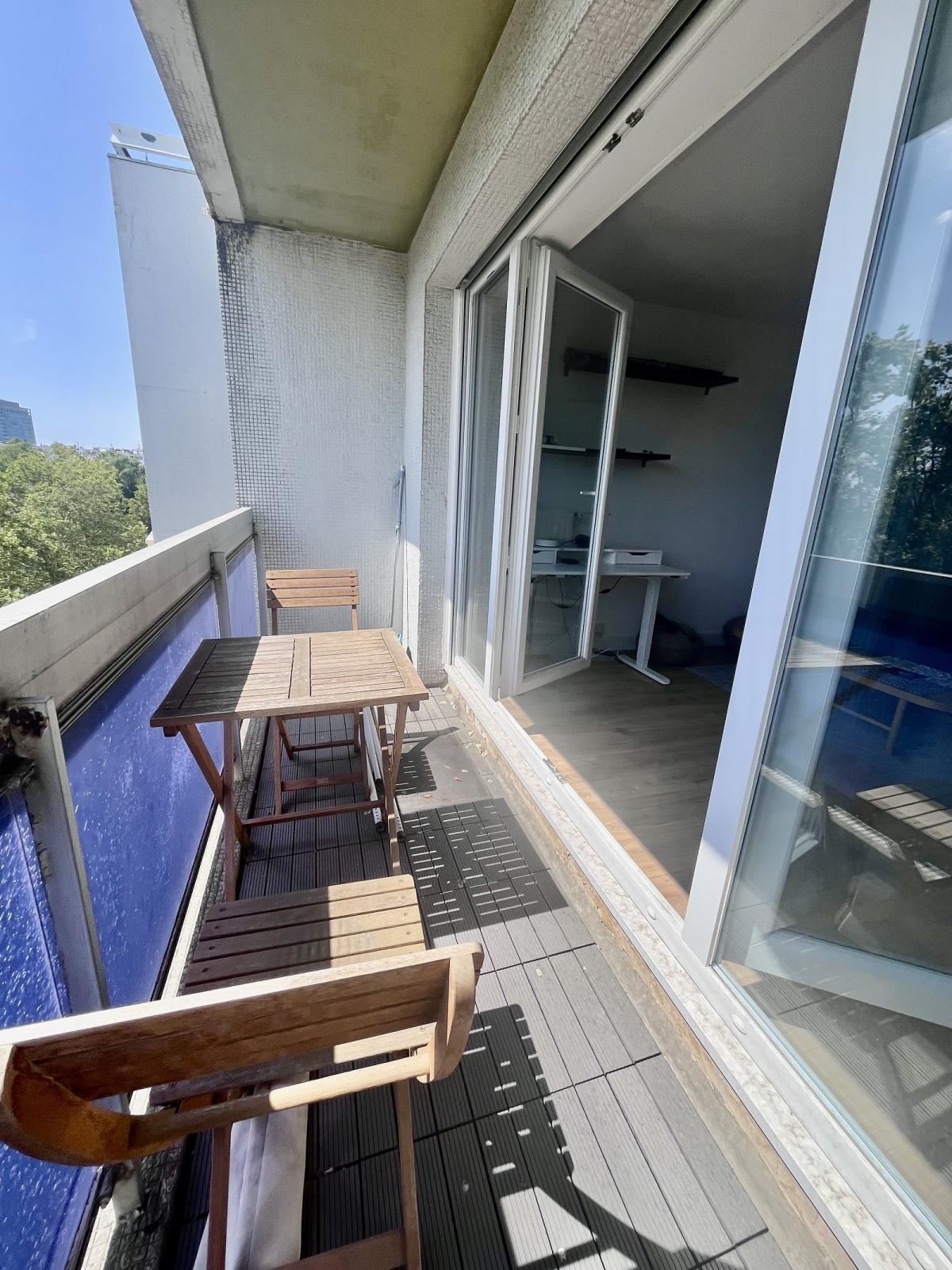 A LOUER STUDIO PARIS XVème avec BALCON CAVE ET PARKING