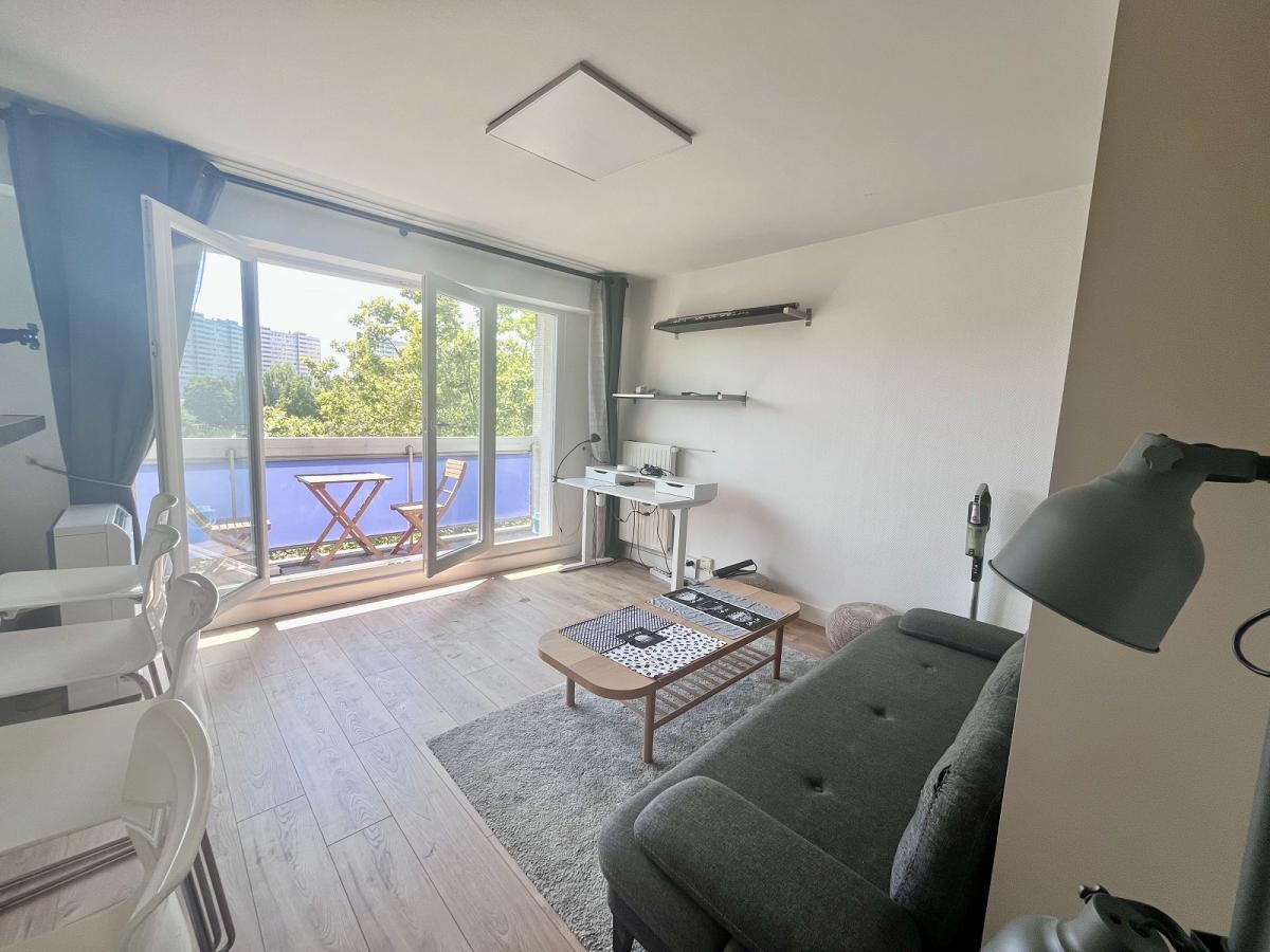 A LOUER STUDIO PARIS XVème avec BALCON CAVE ET PARKING