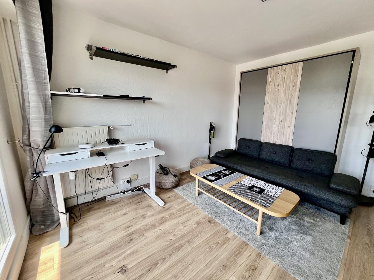 A LOUER STUDIO PARIS XVème avec BALCON CAVE ET PARKING