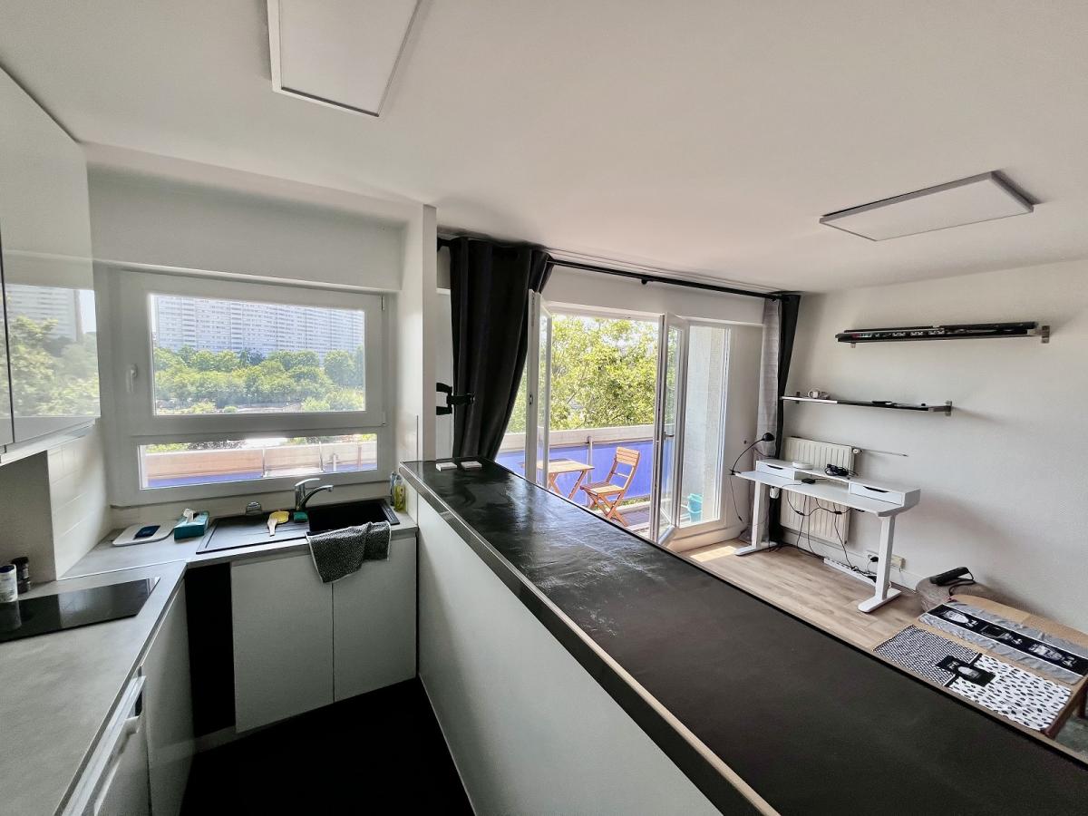 A LOUER STUDIO PARIS XVème avec BALCON CAVE ET PARKING