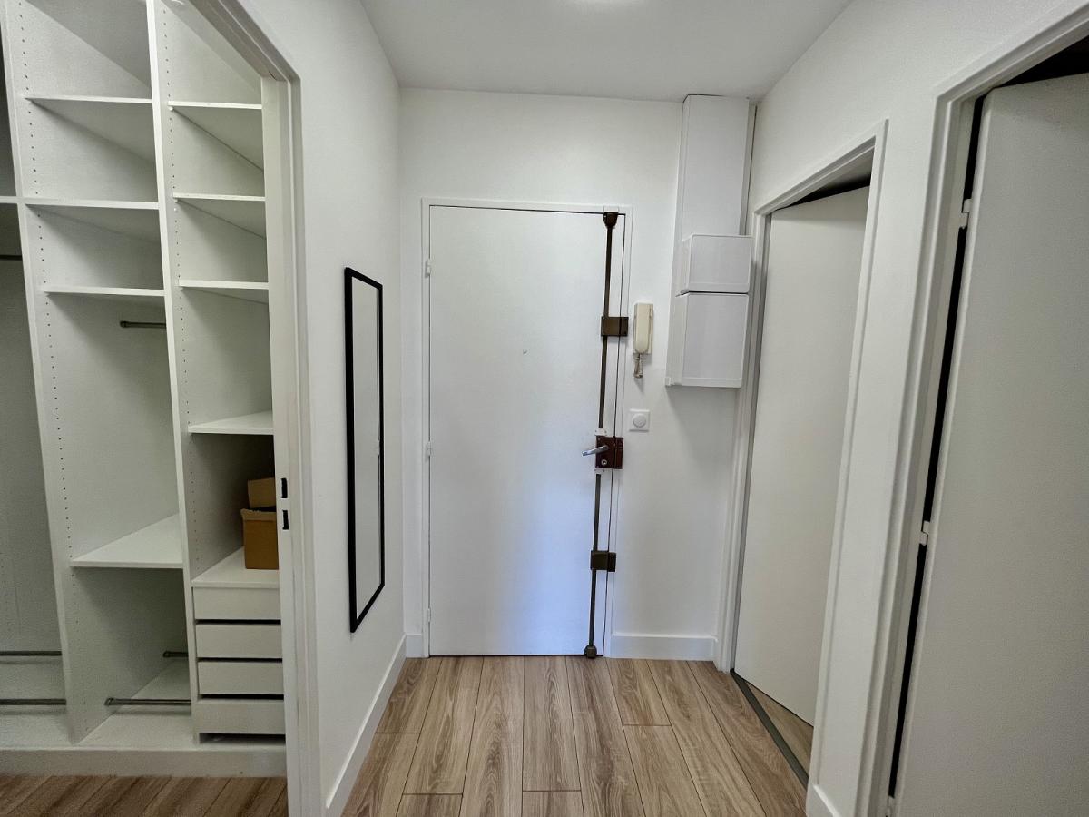 A LOUER Paris XVIème STUDIO Meublé de 35.68m²  BALCON - CAVE ET PARKING INCLUS