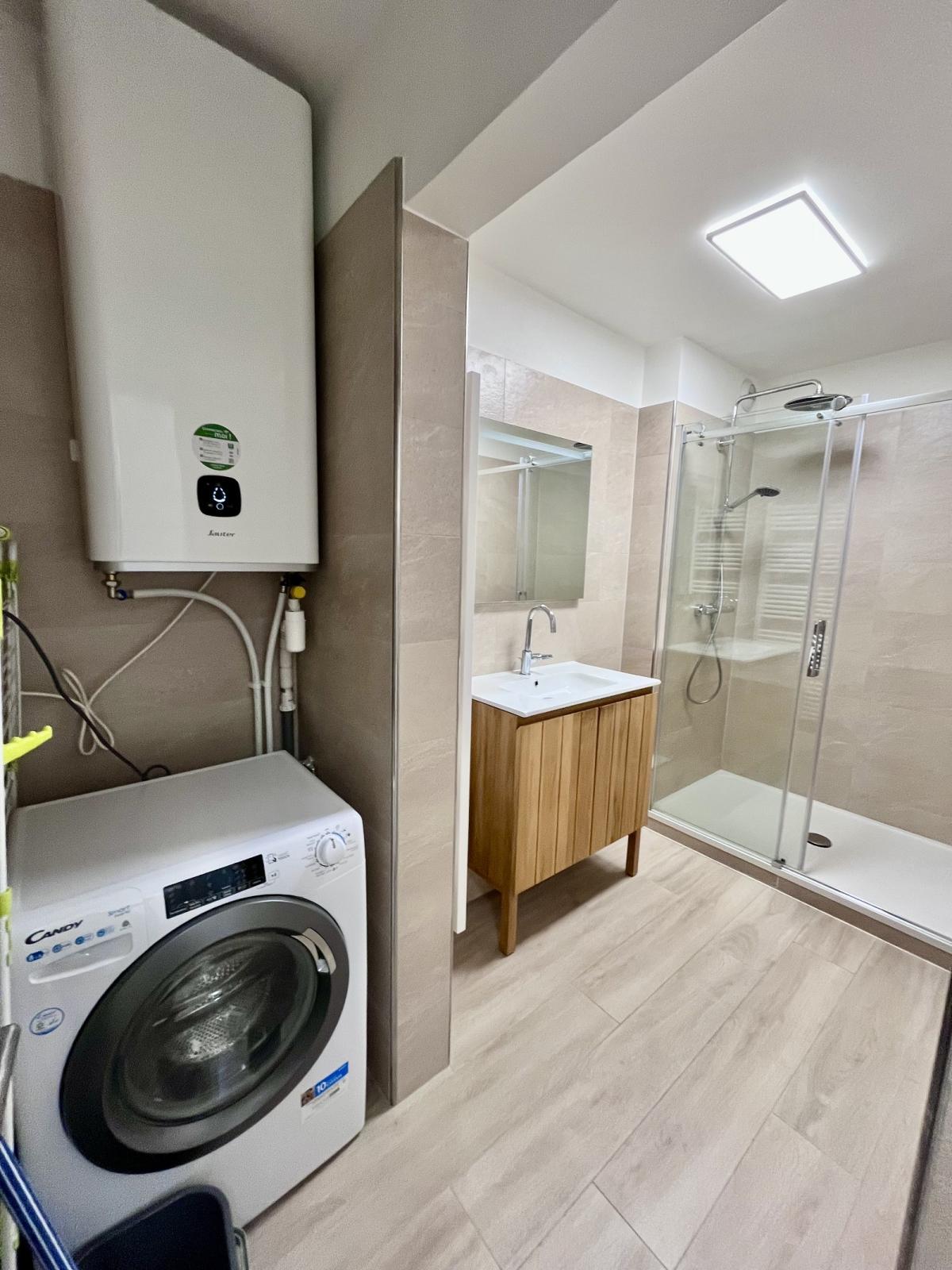 A LOUER Paris XVIème STUDIO Meublé de 35.68m²  BALCON - CAVE ET PARKING INCLUS
