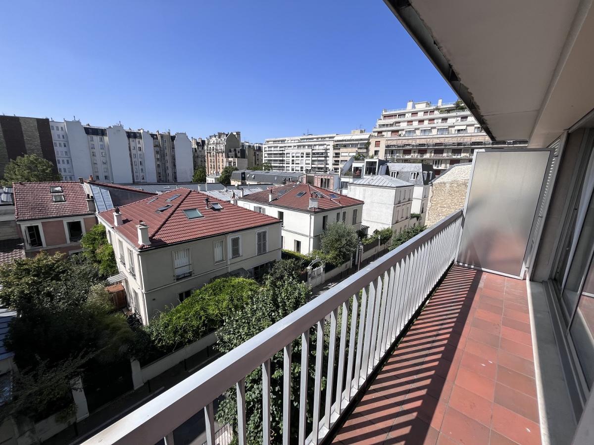 A LOUER Paris XVIème STUDIO Meublé de 35.68m²  BALCON - CAVE ET PARKING INCLUS
