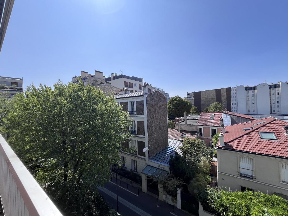 A LOUER Paris XVIème STUDIO Meublé de 35.68m²  BALCON - CAVE ET PARKING INCLUS