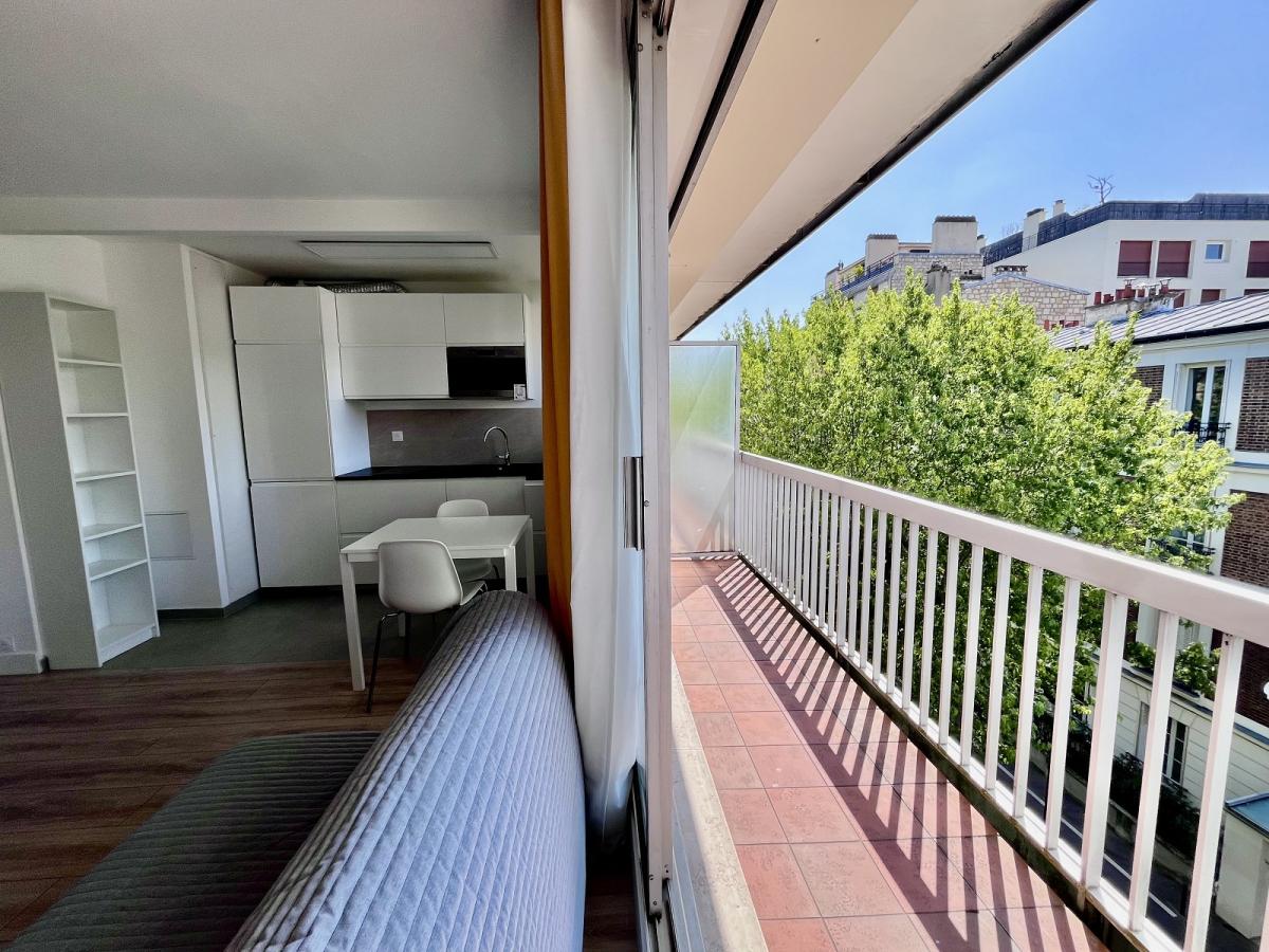 A LOUER Paris XVIème STUDIO Meublé de 35.68m²  BALCON - CAVE ET PARKING INCLUS