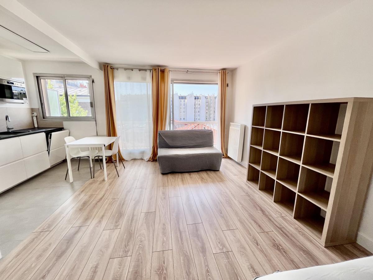 A LOUER Paris XVIème STUDIO Meublé de 35.68m²  BALCON - CAVE ET PARKING INCLUS