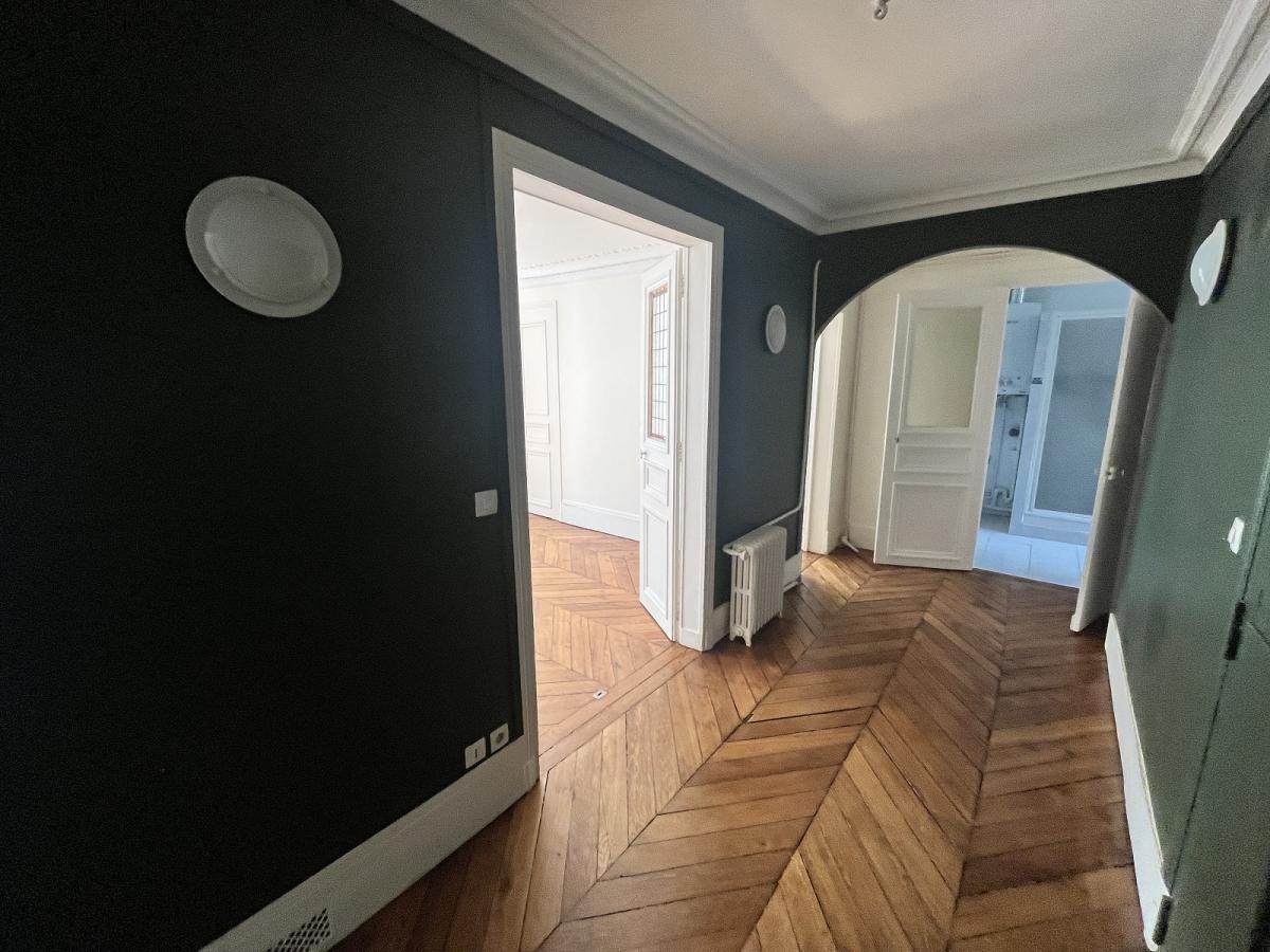 Paris 9ème, Trinité, 3 Pièces de 72,70 m²